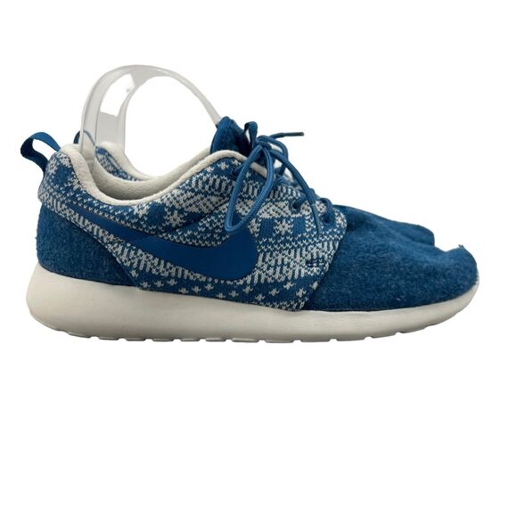 Nike Womens 8.5 Shoe Roshe One Winter Christmas Sweater Theme Lace Up 685286-441 - Picture 1 of 13